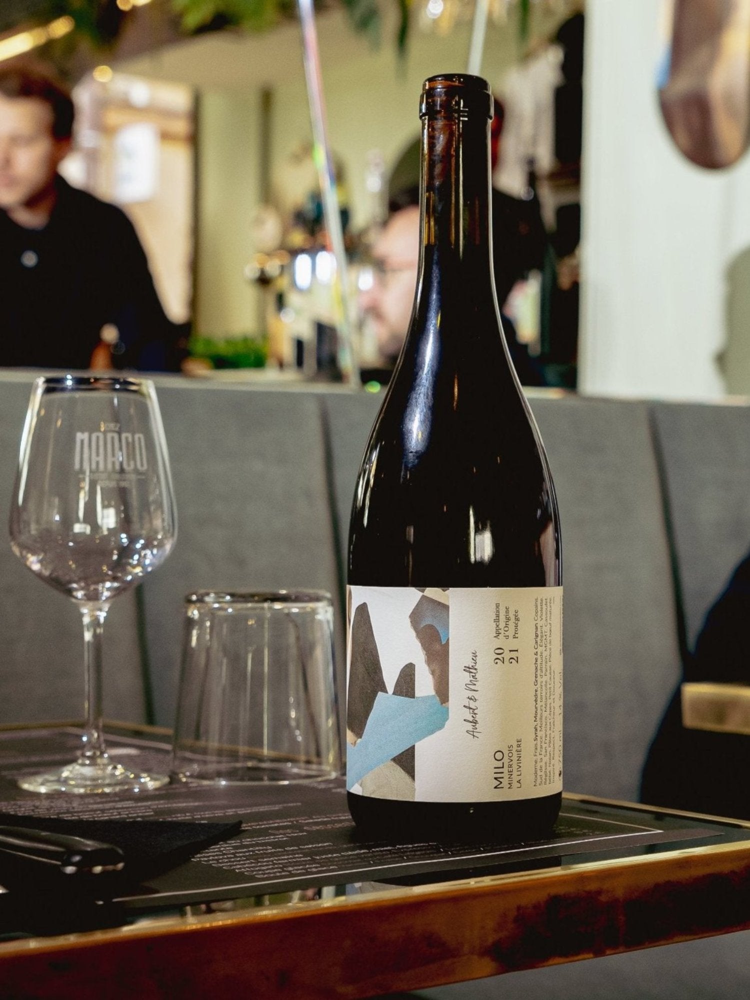 Bouteille de vin rouge Milo, AOP Minervois La Livinière, soyeux et fondu.