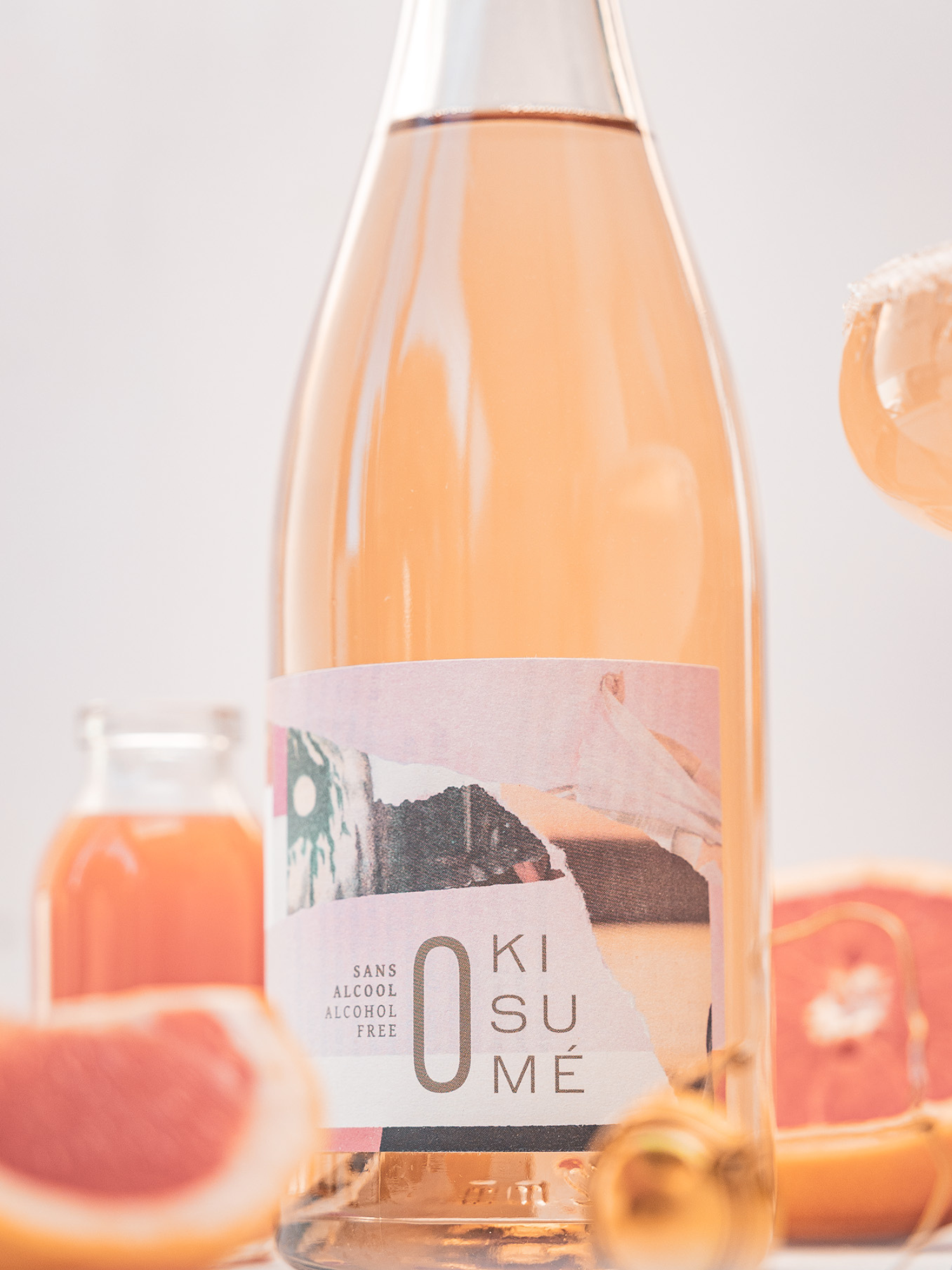 Boisson aromatisée à base de vin désalcoolisé gazéifié vibrant & fruité.