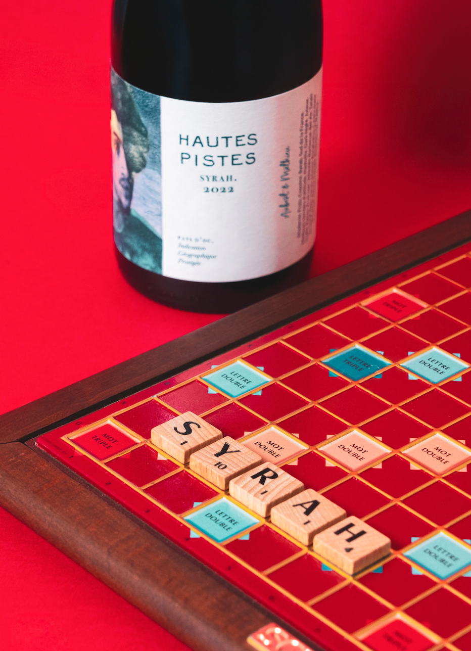 Bouteille de vin rouge Hautes Pistes Syrah, IGP Pays d’Oc, soyeux et concentré.
