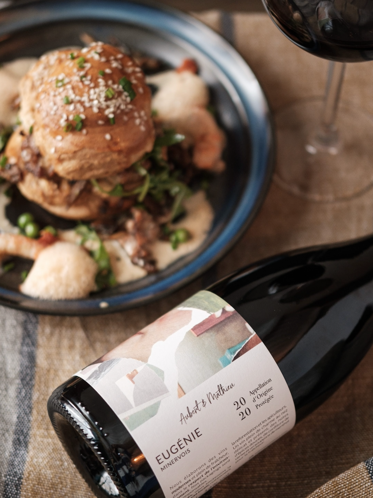 Bouteille de vin rouge Eugénie, AOP Minervois, frais et vibrant.