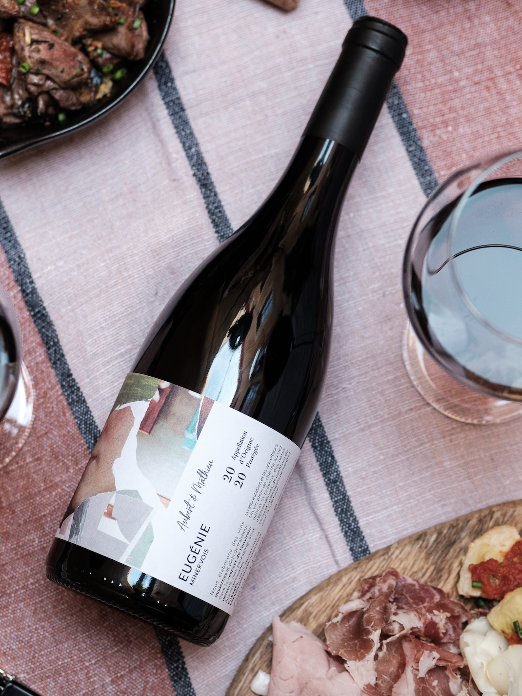 Bouteille de vin rouge Eugénie, AOP Minervois, frais et vibrant.