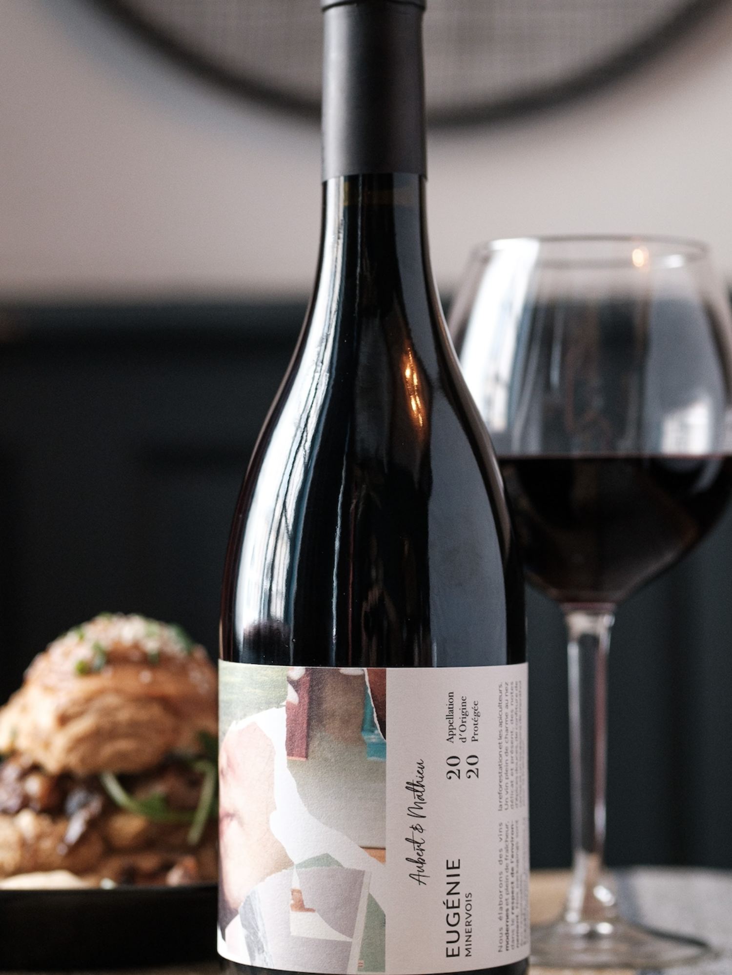 Bouteille de vin rouge Eugénie, AOP Minervois, frais et vibrant.