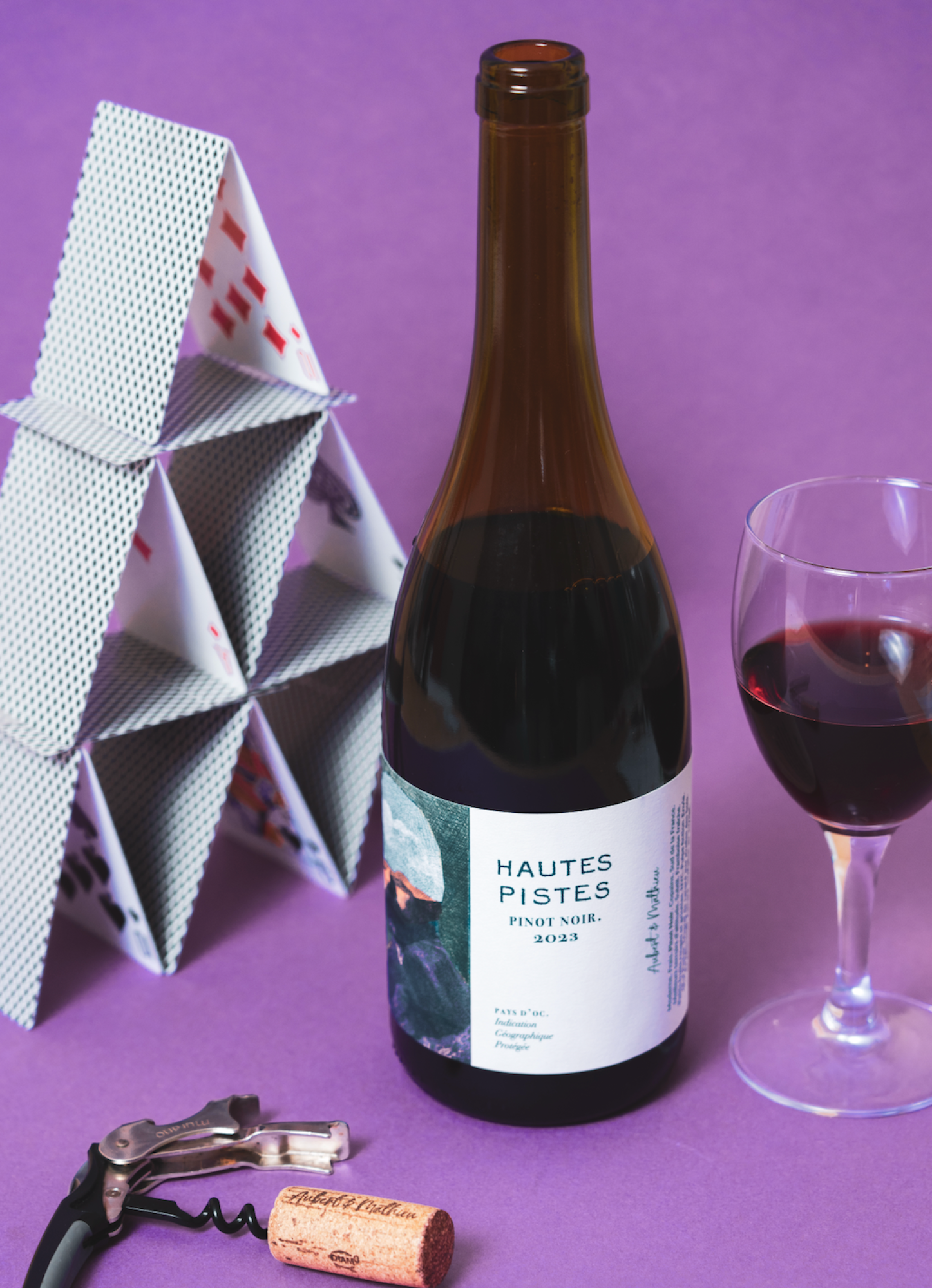 Bouteille de vin rouge Hautes Pistes Pinot Noir, IGP Pays d’Oc, subtil et vibrant.