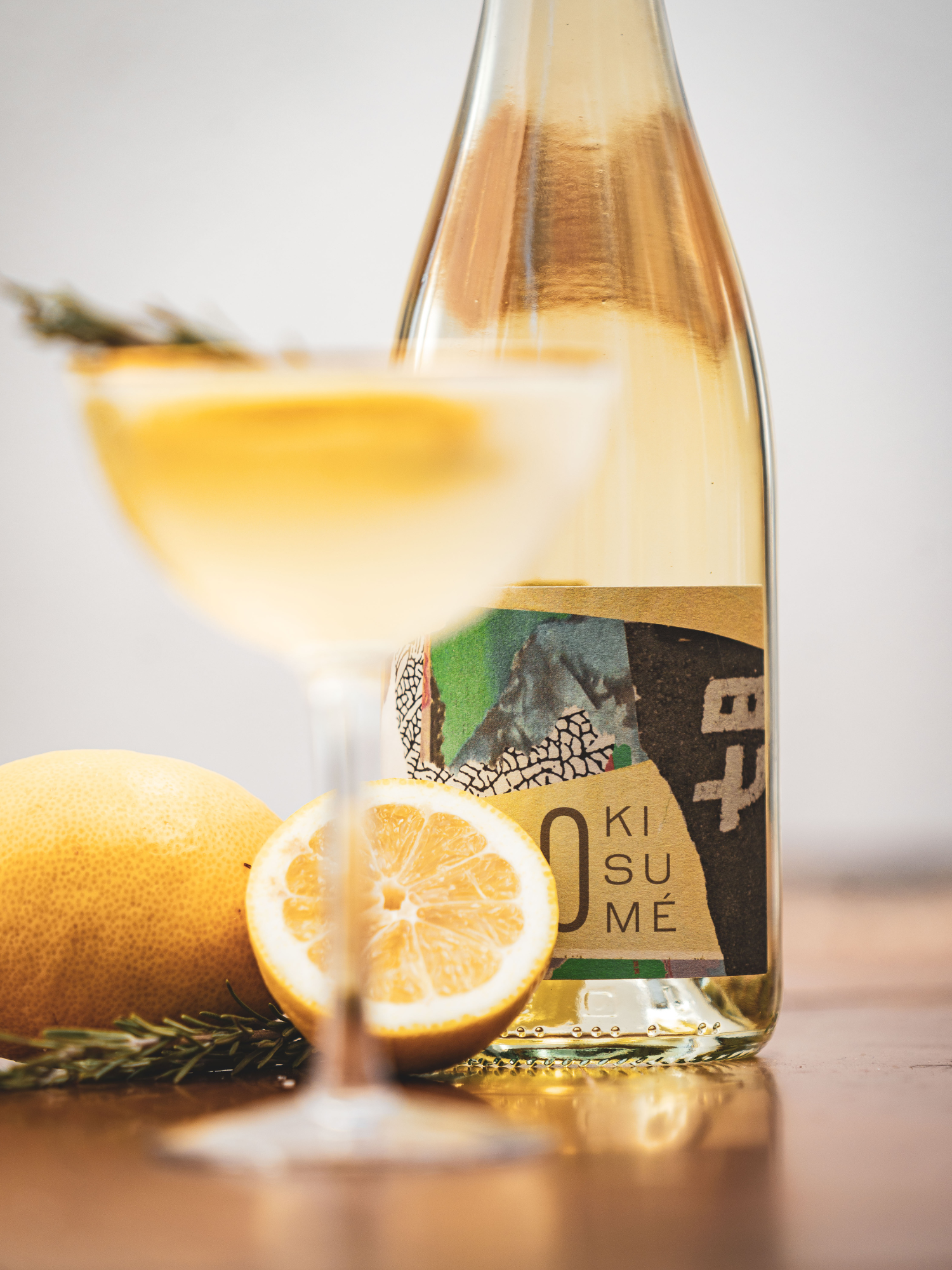 Boisson aromatisée à base de vin désalcoolisé gazéifié