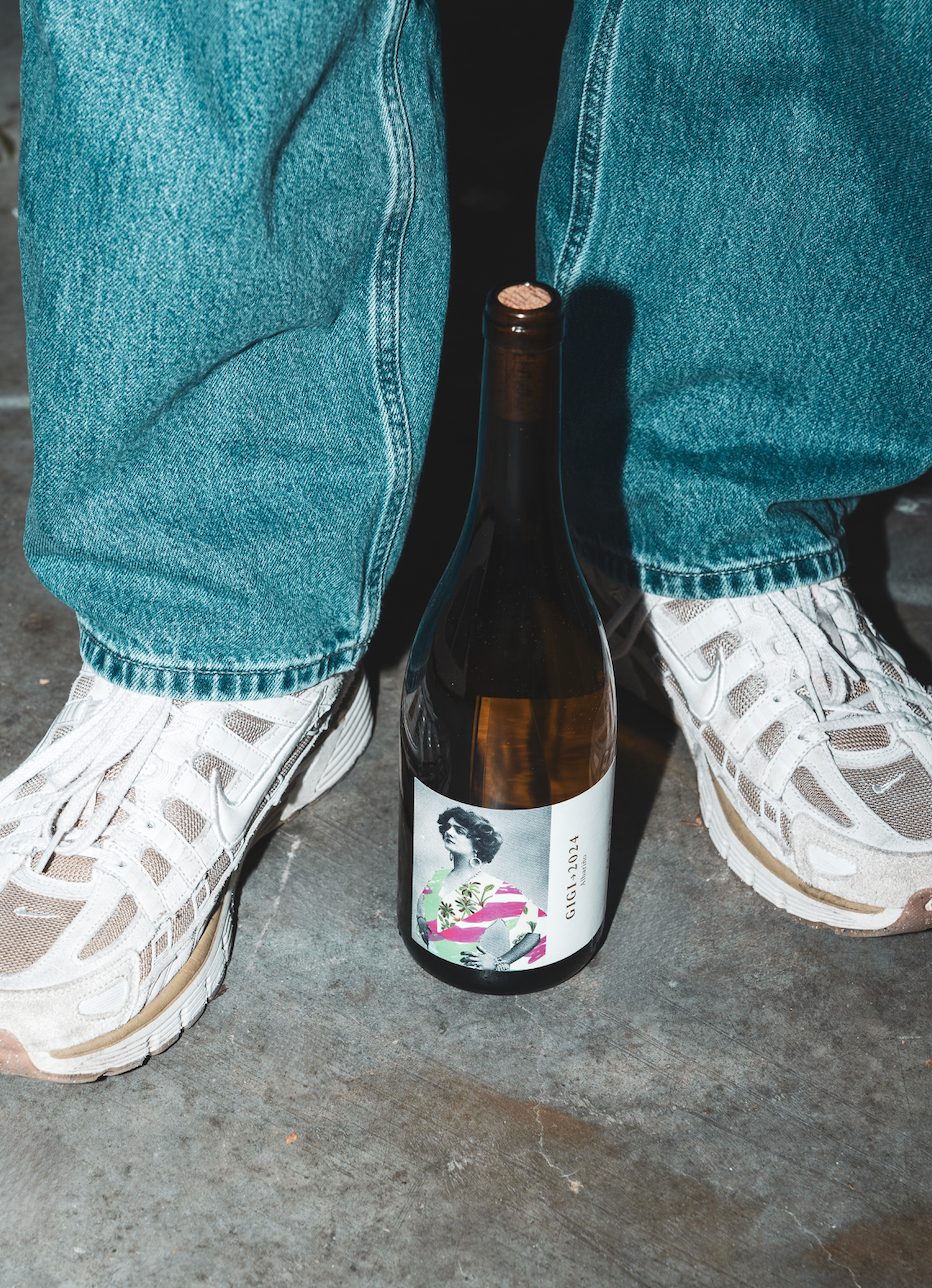 Bouteille de vin blanc Albariño Gigi, Vin de France, frais et élégant.