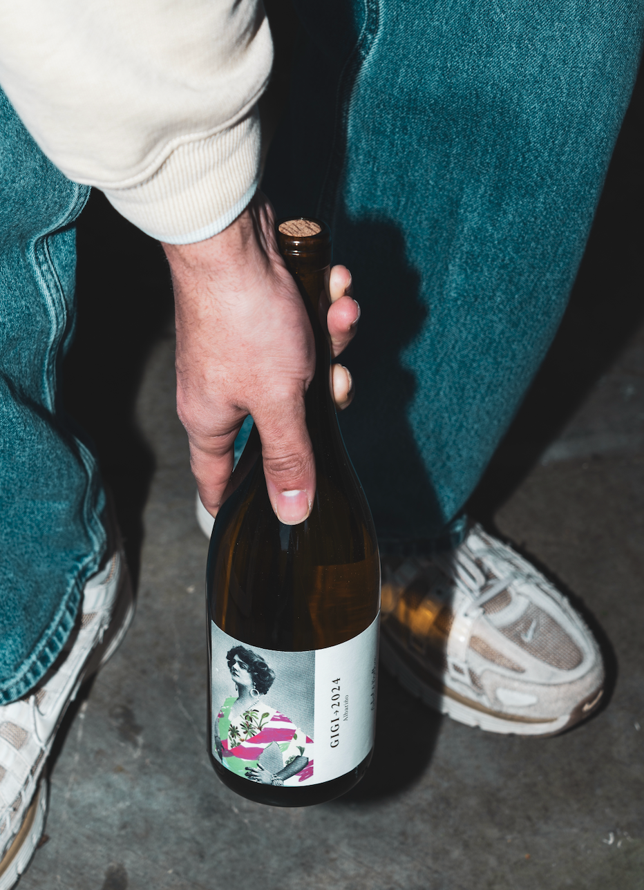 Bouteille de vin blanc Albariño Gigi, Vin de France, frais et élégant.